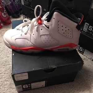 Jordan retro 6 infrared size 6.5Y